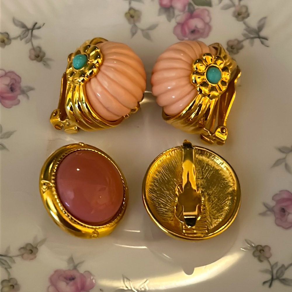 Joan River Pale Pink Turquoise Color Clip-on Gold Tones Earrings